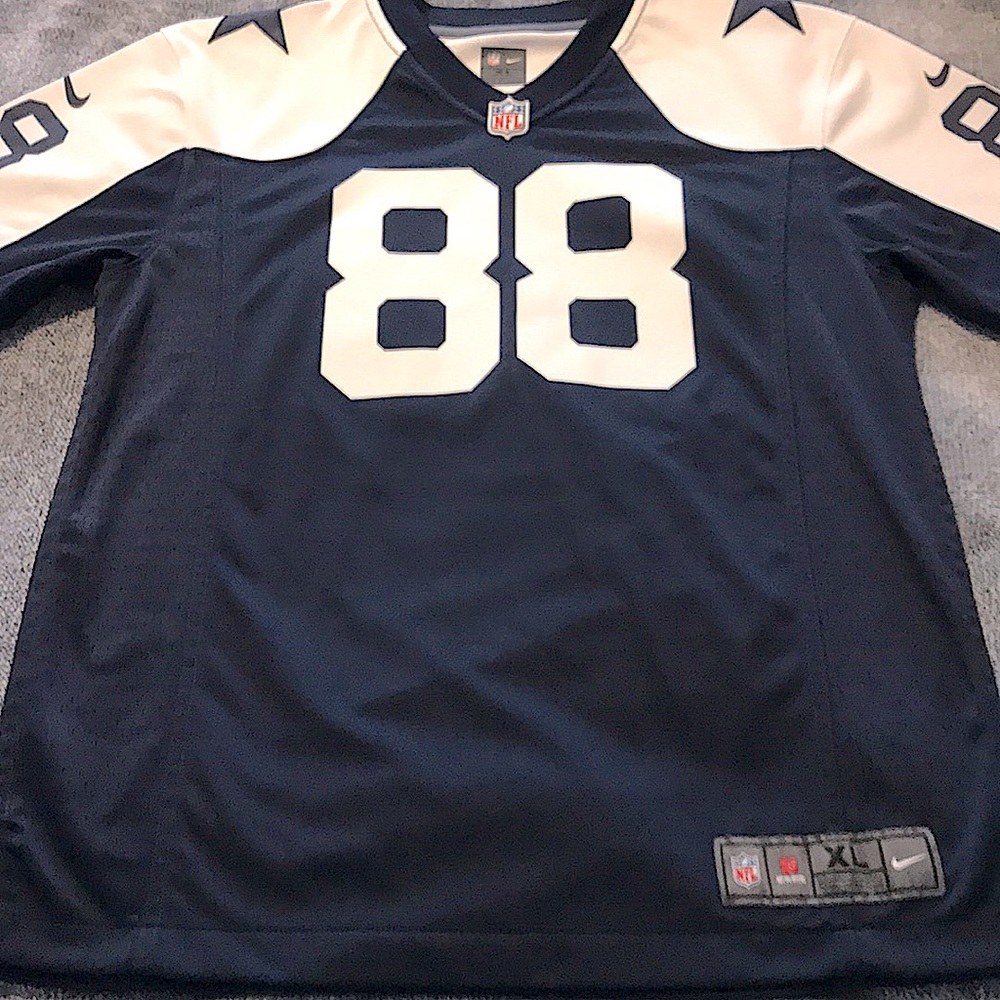 Youth XL 18-20 Cowboys Bryant #88
football jersey